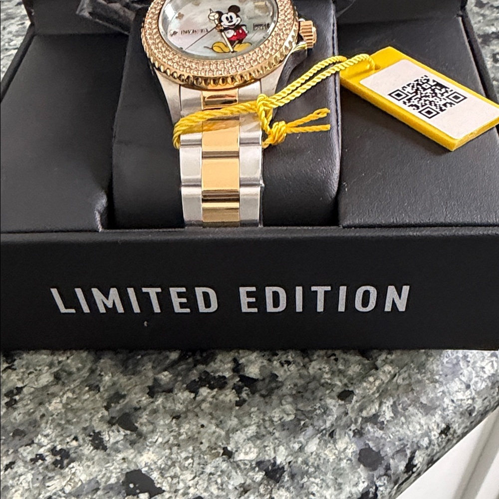 Invicta Two-Tone Gold and Silver Mickey Mouse Ladies Watch brand new - Picture 6 of 9